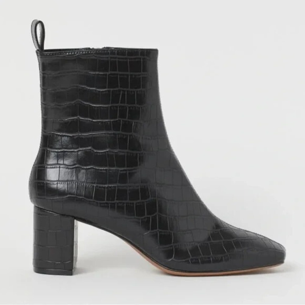 H&M Black Crocodile Pattern Women's Size‎ 6.5 Block Heel Ankle Boots Feminine